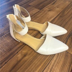 Naturalizer women’s white sandals size 7.5